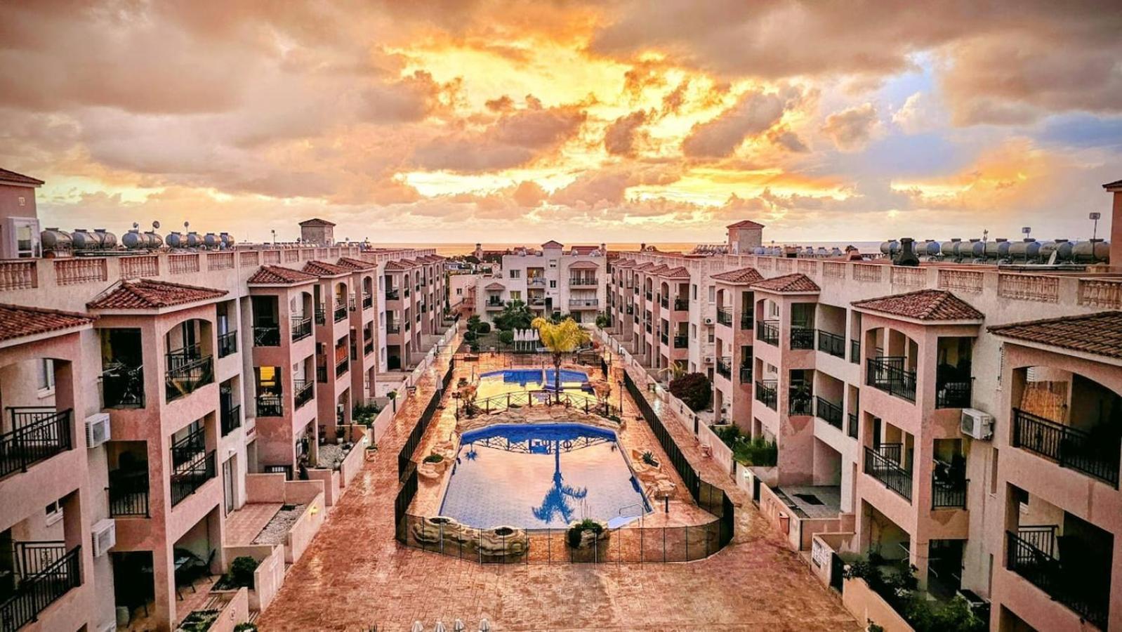 Royal-Seacrest Oasis, Pool-Side Διαμέρισμα Πάφος Εξωτερικό φωτογραφία