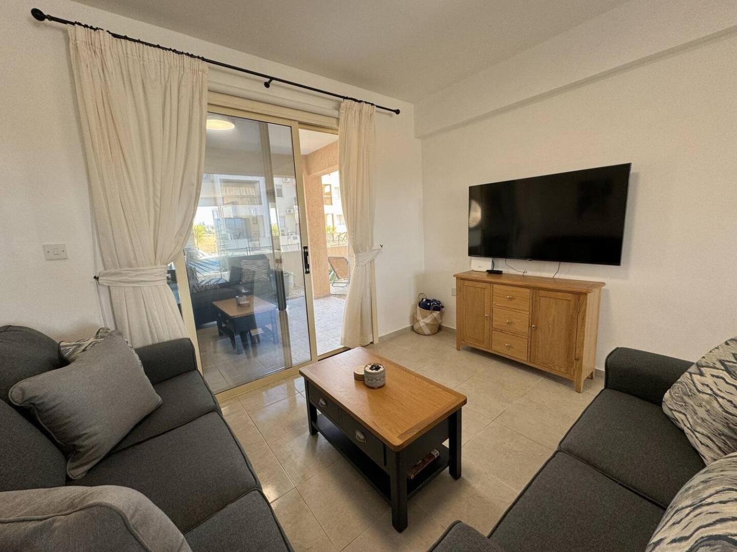 Royal-Seacrest Oasis, Pool-Side Διαμέρισμα Πάφος Εξωτερικό φωτογραφία